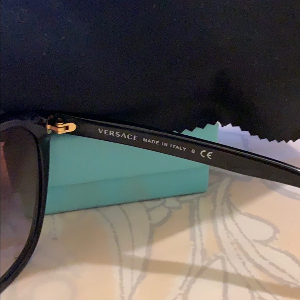Sunglasses - Picture 3 of 5